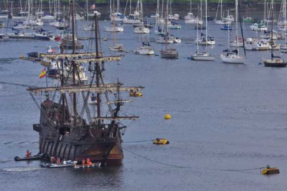26 September 2023 - 10:02:35
Almost there, even once the fore and aft lines were attached the pushing continued. Tide and wind seemed to be against an easy solution.
----------------------
How to moor a galleon. El Galeon Andalucia